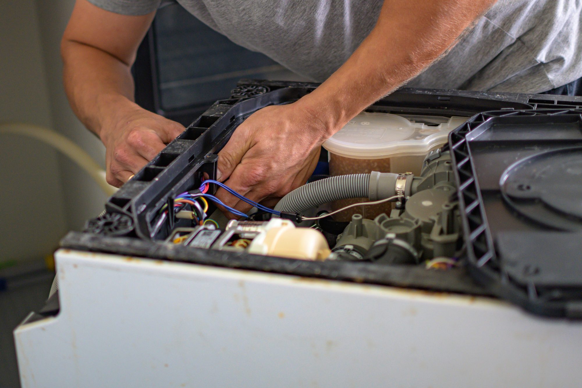 Dishwasher Repair: How to Deal with a Leaky Dishwasher